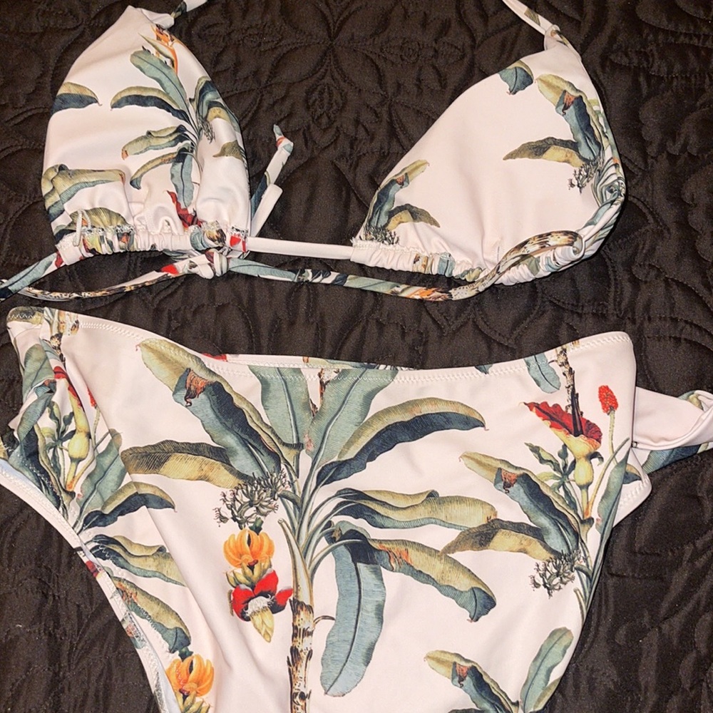 Tropical bikini - Picture 4 of 4